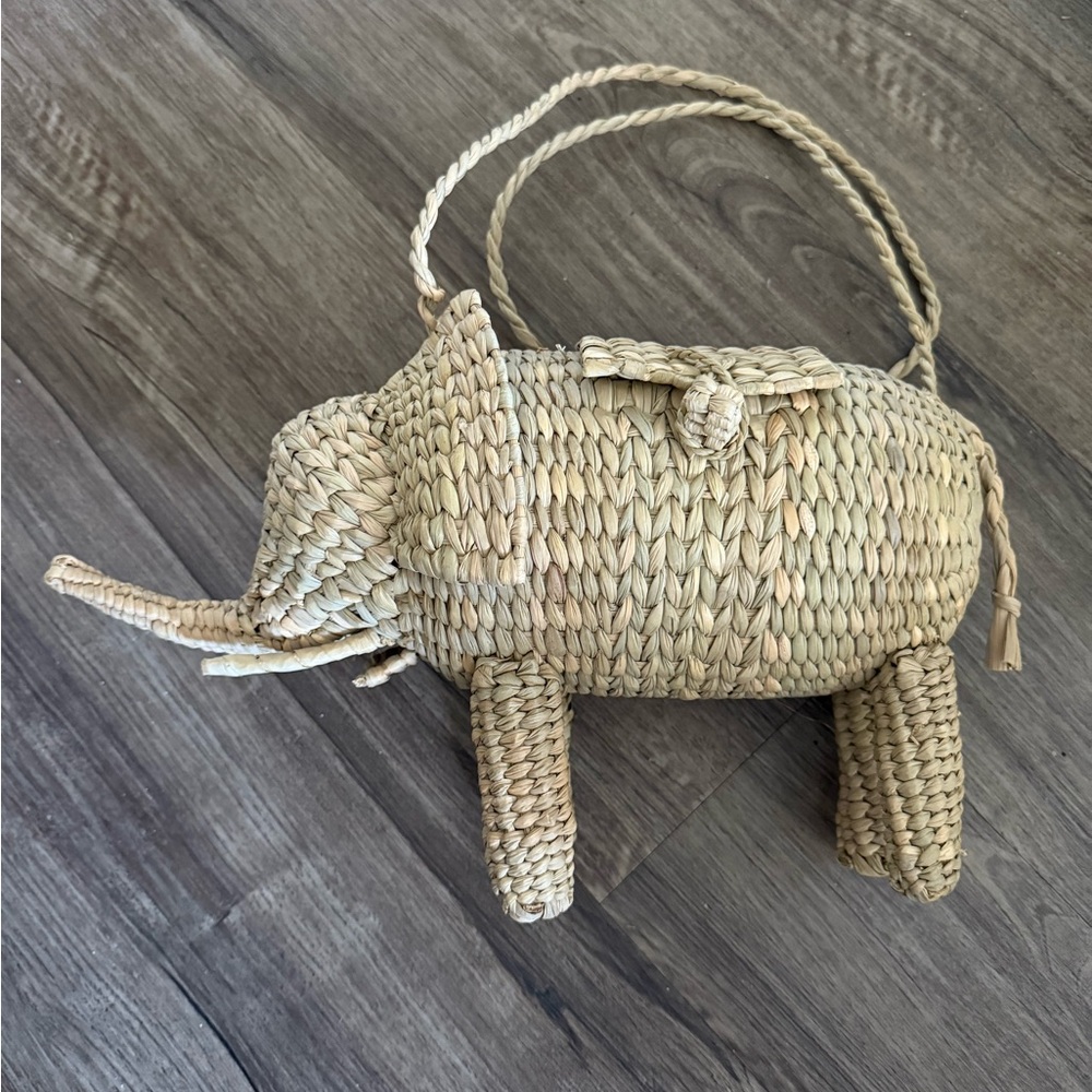 Natural Woven Elephant-Shaped Bag